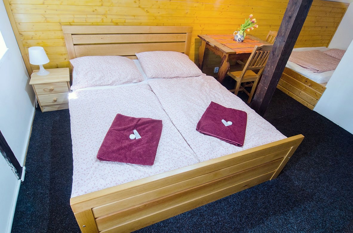 Apartmán č. 3 — ložnice s manželskou postelí